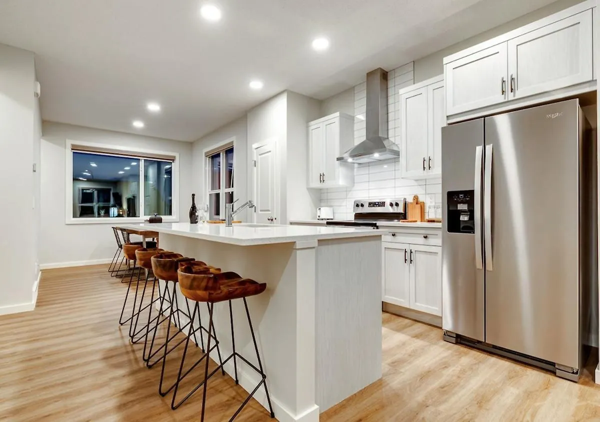 Neutral Living 6Beds 4Bedrooms And Bonus Room Free Parking YYC Semesterbostad