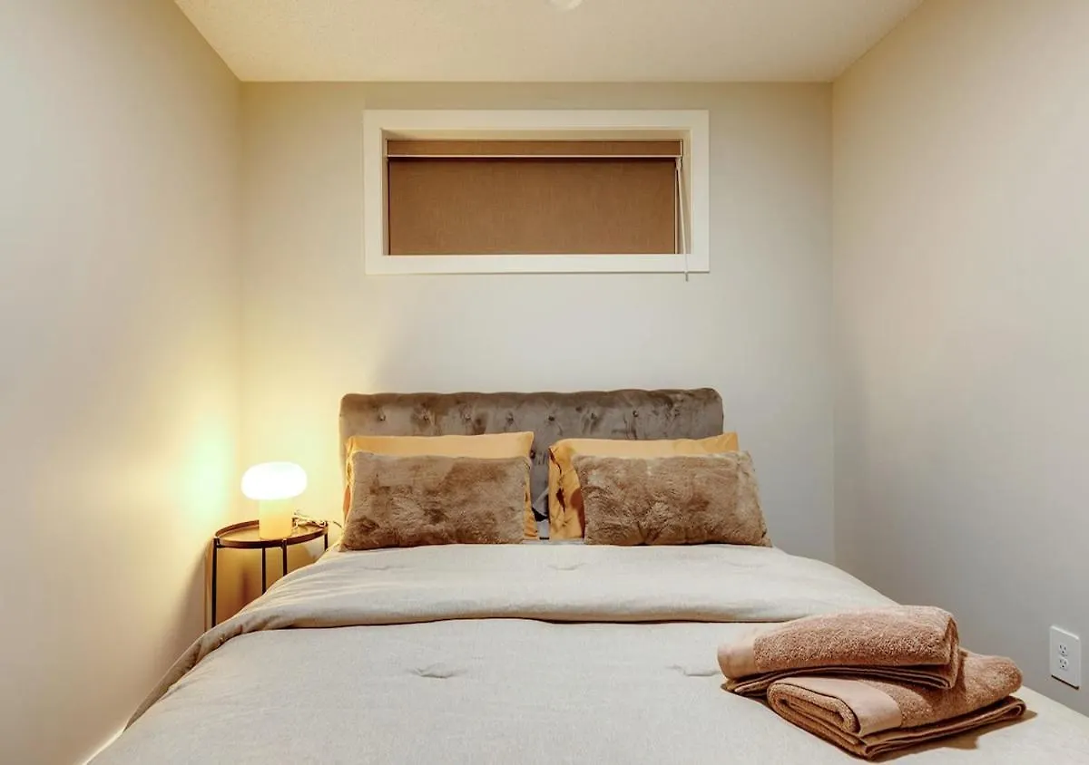 Casa de Férias Neutral Living 6Beds 4Bedrooms And Bonus Room Free Parking YYC