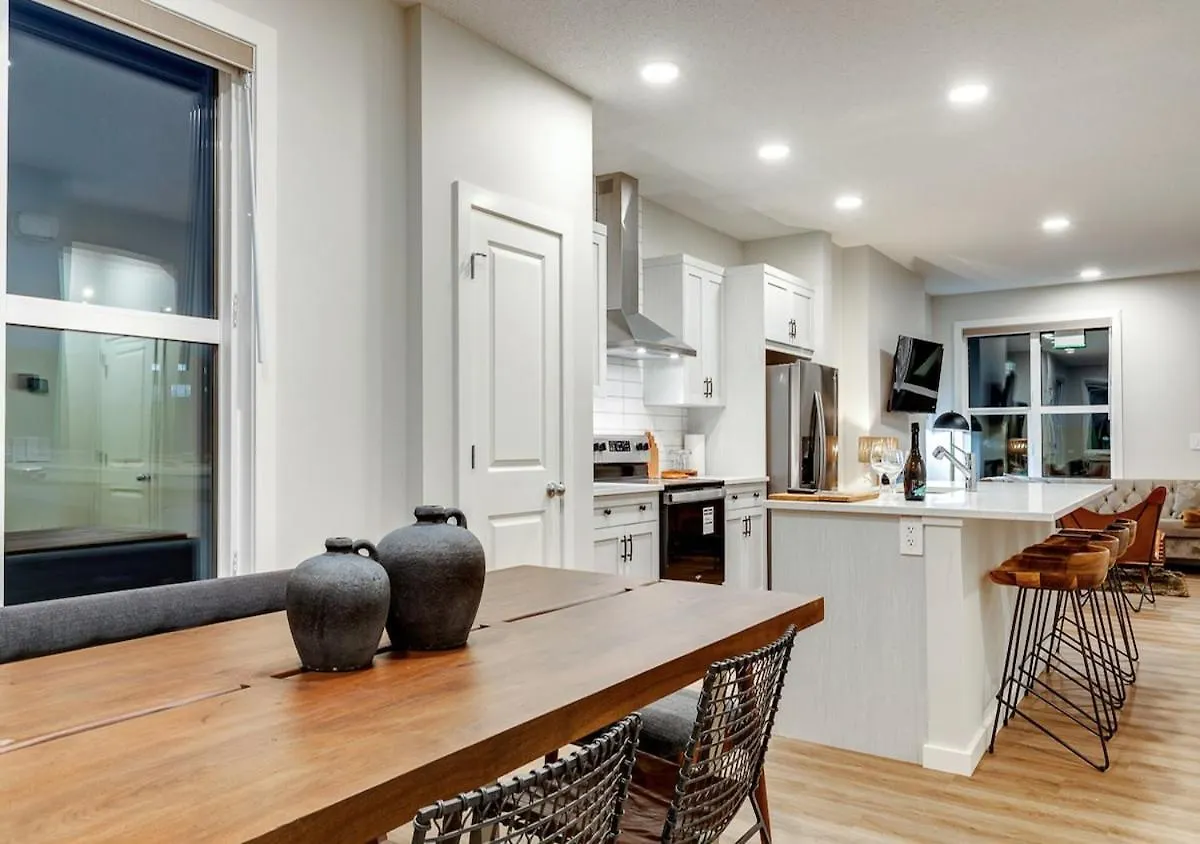 Neutral Living 6Beds 4Bedrooms And Bonus Room Free Parking YYC Casa de Férias