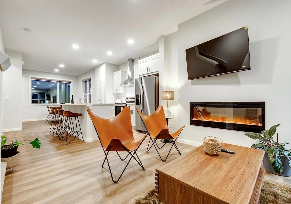 Neutral Living 6Beds 4Bedrooms And Bonus Room Free Parking YYC