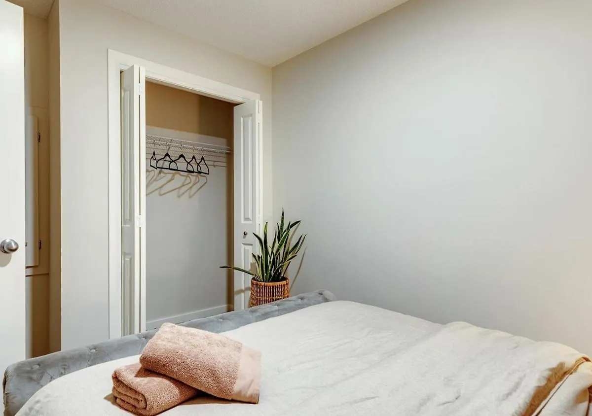 Casa de Férias Neutral Living 6Beds 4Bedrooms And Bonus Room Free Parking YYC