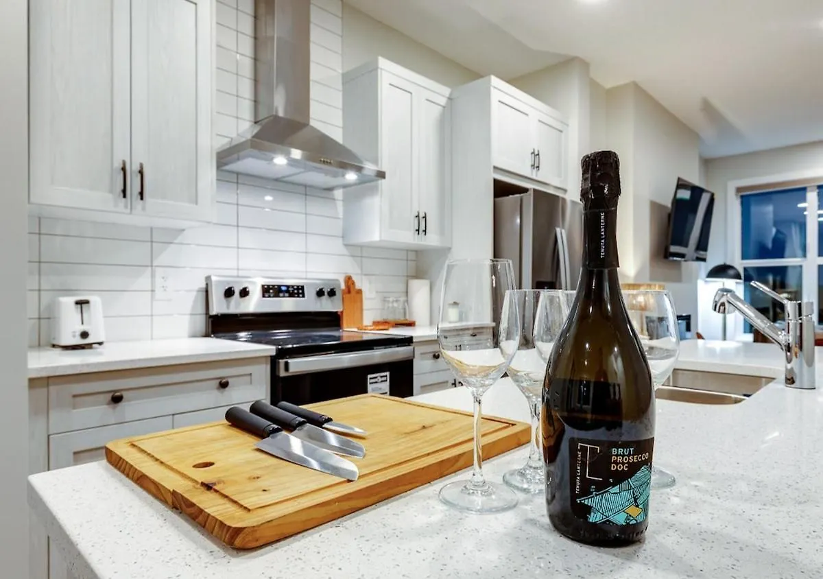 Neutral Living 6Beds 4Bedrooms And Bonus Room Free Parking YYC Canadá