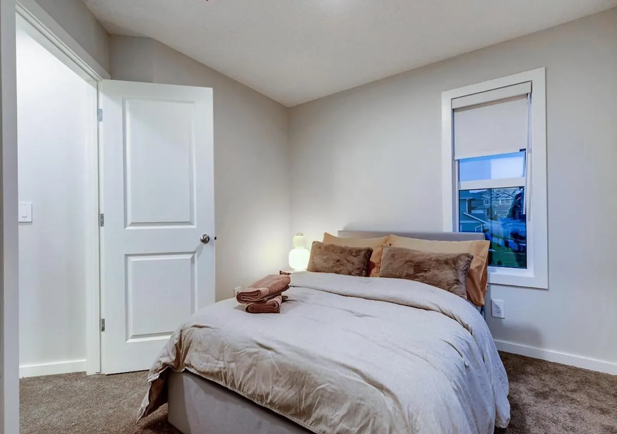Neutral Living 6Beds 4Bedrooms And Bonus Room Free Parking YYC 0*,  Canadá