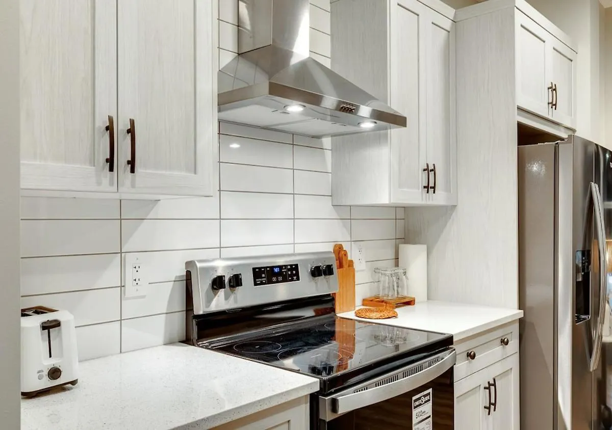 Neutral Living 6Beds 4Bedrooms And Bonus Room Free Parking YYC Casa de Férias
