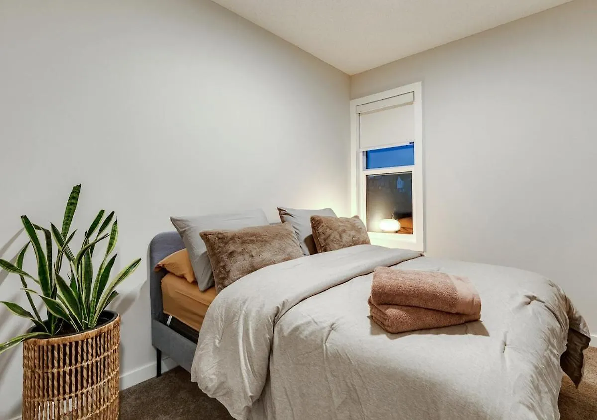 Neutral Living 6Beds 4Bedrooms And Bonus Room Free Parking YYC 0*,  Canadá